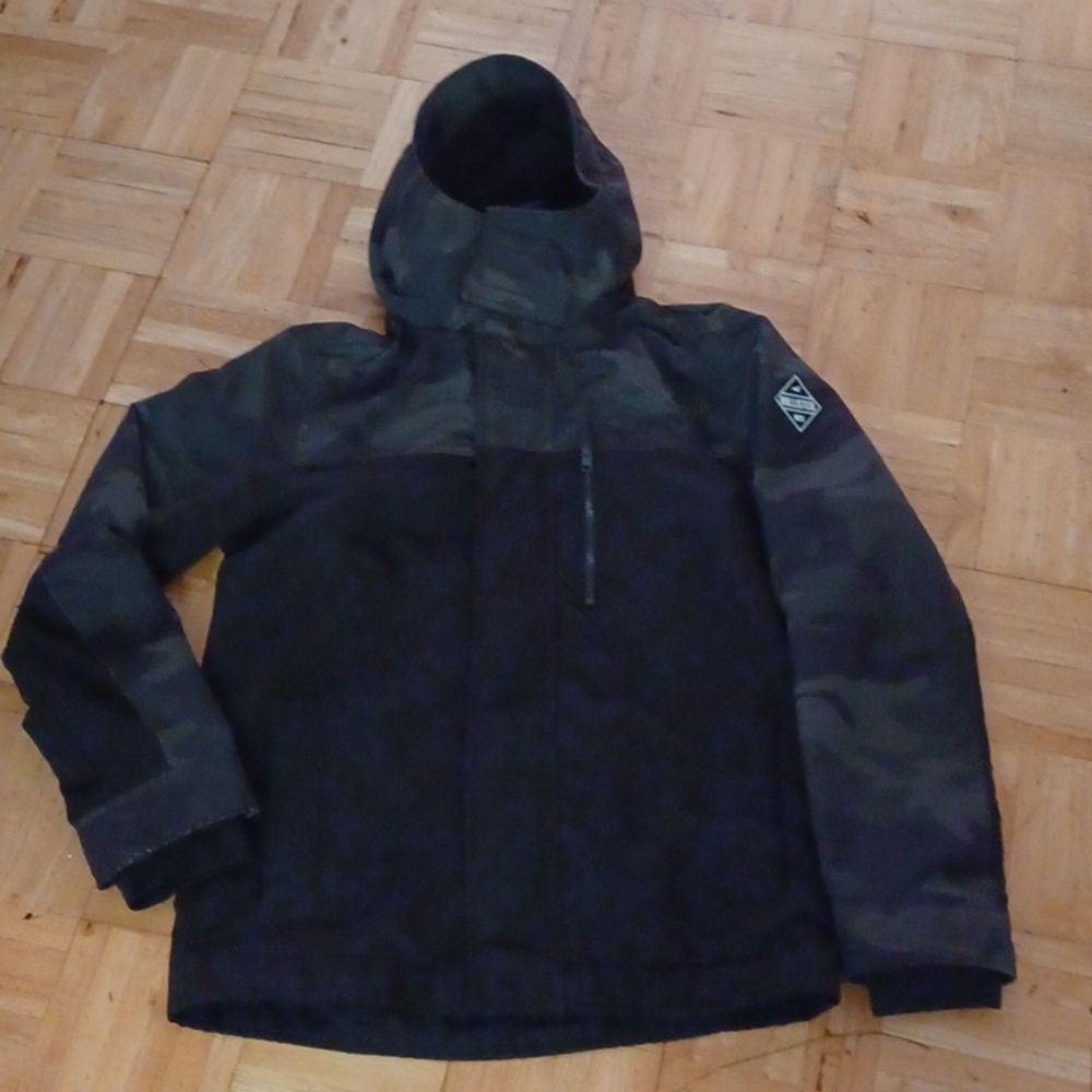 Hollister all-weather collection  size small